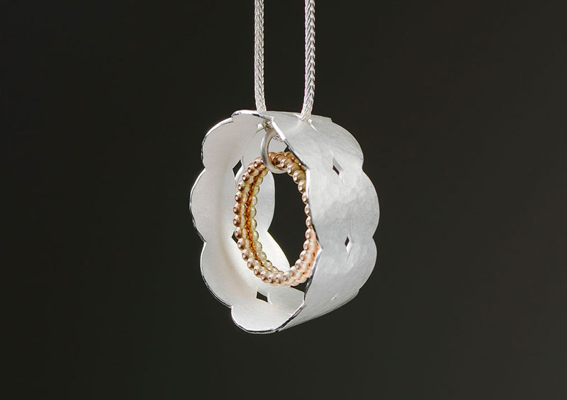 Shima III, Pendant