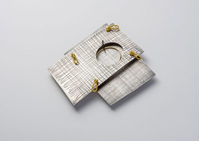 Composition with gold hoop